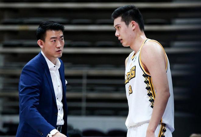 重庆后防备受考验，严阵以待对手挑战的简单介绍