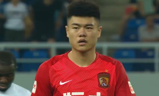 包含武磊传射建功，拜仁新星横空出世，场边球探频频记笔记的词条